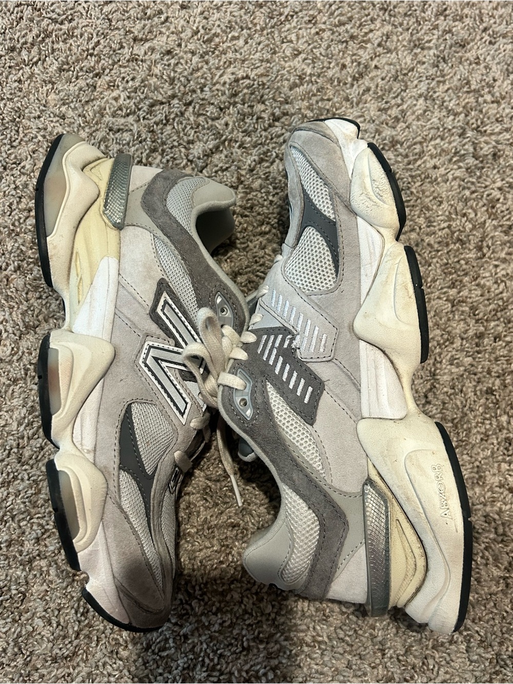 New Balance 9060 Women's gray size 9